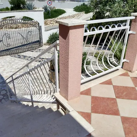 Appartamento Grande Vista - Spacious 3 Bedroom With Large Terrace And Fantastic Sea View Traù