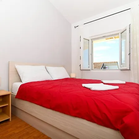 Grande Vista - Spacious 3 Bedroom With Large Terrace And Fantastic Sea View