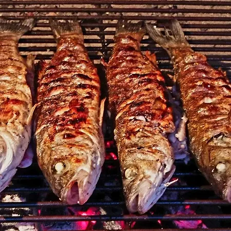 Grande Vista - Spacious 3 Bedroom With Large Terrace And Fantastic Sea View *