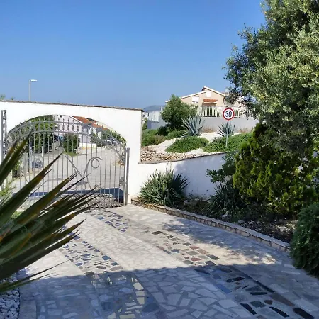 Grande Vista - Spacious 3 Bedroom With Large Terrace And Fantastic Sea View *
