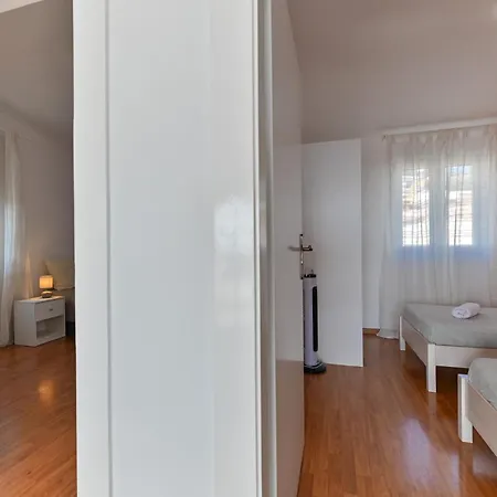 Apartment Grande Vista - Spacious 3 Bedroom With Large Terrace And Fantastic Sea View *