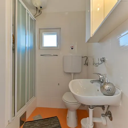 Grande Vista - Spacious 3 Bedroom With Large Terrace And Fantastic Sea View