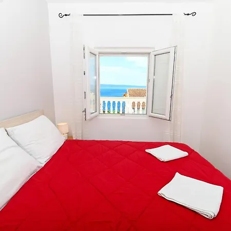 Grande Vista - Spacious 3 Bedroom With Large Terrace And Fantastic Sea View *