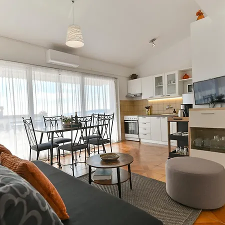 Grande Vista - Spacious 3 Bedroom With Large Terrace And Fantastic Sea View Trogir