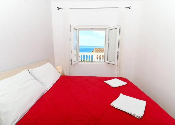 Grande Vista - Spacious 3 Bedroom With Large Terrace And Fantastic Sea View *
