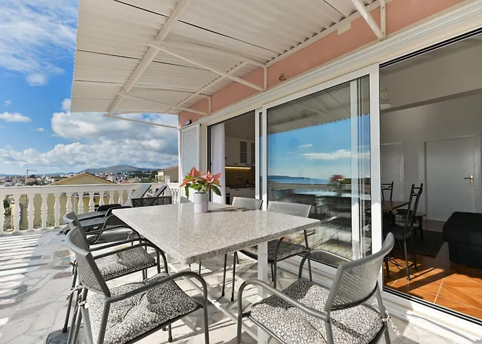 Grande Vista - Spacious 3 Bedroom With Large Terrace And Fantastic Sea View 公寓 特罗吉尔