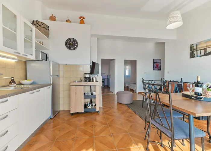 Apartman Grande Vista - Spacious 3 Bedroom With Large Terrace And Fantastic Sea View Trogir