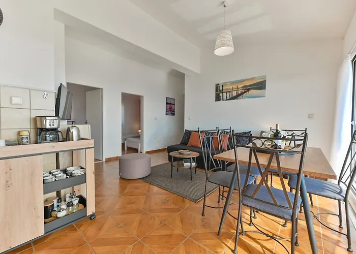 Apartman Grande Vista - Spacious 3 Bedroom With Large Terrace And Fantastic Sea View