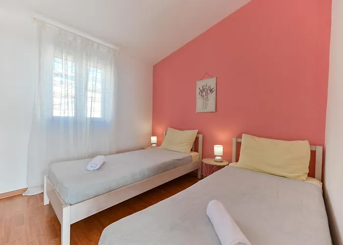 公寓 Grande Vista - Spacious 3 Bedroom With Large Terrace And Fantastic Sea View 特罗吉尔