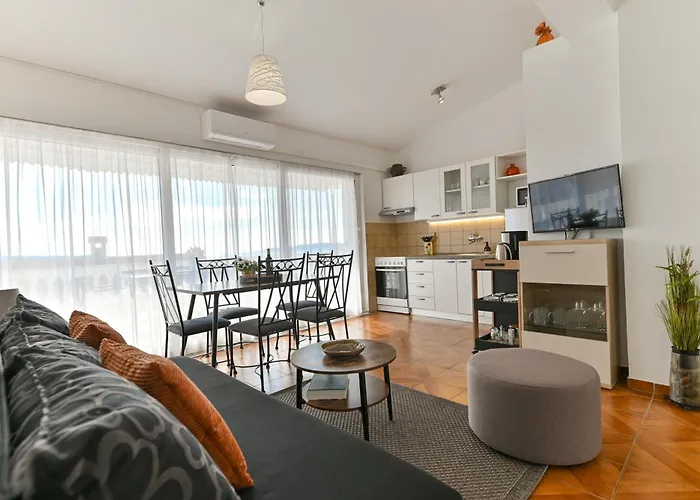 Grande Vista - Spacious 3 Bedroom With Large Terrace And Fantastic Sea View 特罗吉尔