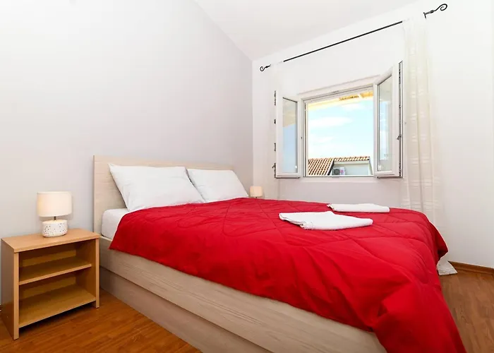 Grande Vista - Spacious 3 Bedroom With Large Terrace And Fantastic Sea View