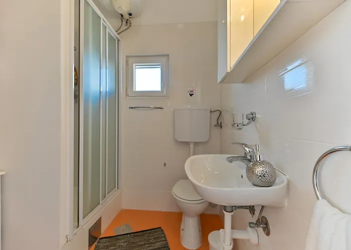 Grande Vista - Spacious 3 Bedroom With Large Terrace And Fantastic Sea View